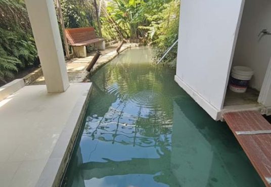 DISEWAKAN RUMAH dengan Fasilitas VILLA dekat Jombor