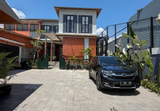 VILLA MEWAH VIEW MERAPI 2 LANTAI FULLY FURNISHED PRIVATE RESORT LIVING DI KALIURANG KM 13.5 DEKAT UII