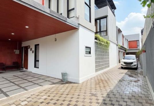 Rumah Mewah + 3 Villa Private Pool di Palagan — Hunian & Investasi Elite