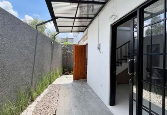 Rumah Mewah + 3 Villa Private Pool di Palagan — Hunian & Investasi Elite