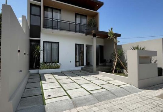 Rumah Mewah 2 Lantai Kontemporer Modern Furnished Timur Kampus UII