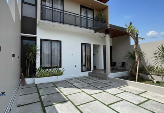 Rumah Mewah 2 Lantai Kontemporer Modern Furnished Timur Kampus UII