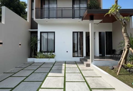 Rumah Mewah 2 Lantai Kontemporer Modern Furnished Timur Kampus UII