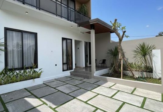 Rumah Mewah 2 Lantai Kontemporer Modern Furnished Timur Kampus UII