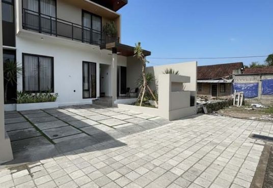 Rumah Mewah 2 Lantai Kontemporer Modern Furnished Timur Kampus UII