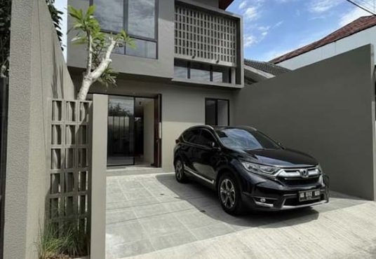 Rumah Mewah 2 Lantai Full Furnished Dekat UGM