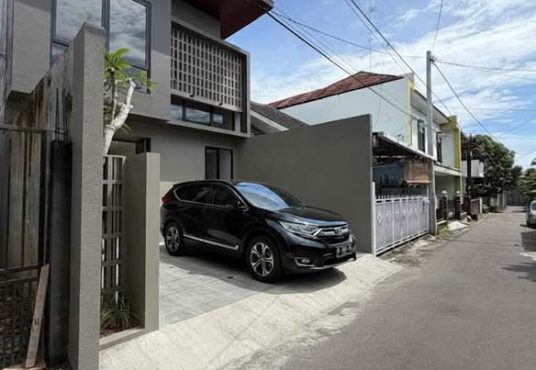 Rumah Mewah 2 Lantai Full Furnished Dekat UGM