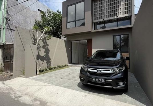 Rumah Mewah 2 Lantai Full Furnished Dekat UGM
