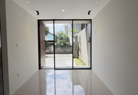 Rumah Mewah 2 Lantai Full Furnished Dekat UGM