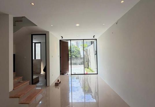 Rumah Mewah 2 Lantai Full Furnished Dekat UGM