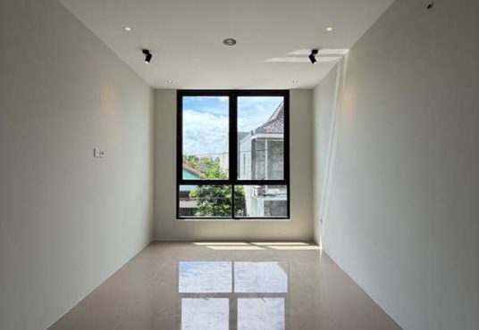 Rumah Mewah 2 Lantai Full Furnished Dekat UGM