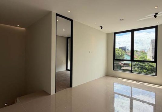 Rumah Mewah 2 Lantai Full Furnished Dekat UGM