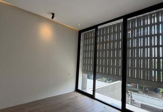 Rumah Mewah 2 Lantai Full Furnished Dekat UGM