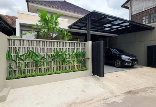 Rumah Cantik Tanah Luas Design Industrial Modern Purwomartani