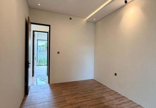 Rumah Cantik Tanah Luas Design Industrial Modern Purwomartani