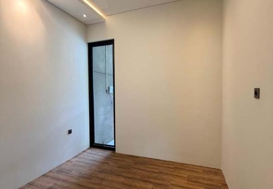 Rumah Cantik Tanah Luas Design Industrial Modern Purwomartani