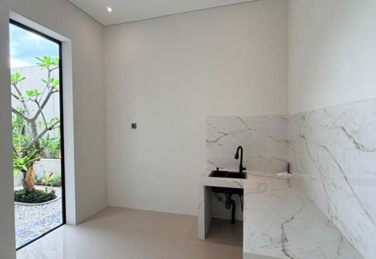 Rumah Cantik Tanah Luas Design Industrial Modern Purwomartani