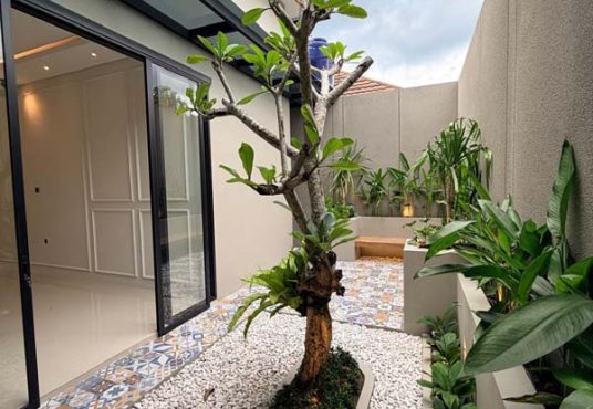 Rumah Cantik Tanah Luas Design Industrial Modern Purwomartani