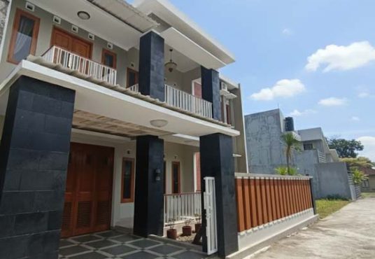 Rumah 2 lantai Semi Furnished Tanah Luas Tamanmartani dekat Prambanan