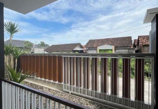 Rumah 2 lantai Semi Furnished Tanah Luas Tamanmartani dekat Prambanan