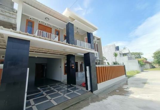 Rumah 2 lantai Semi Furnished Tanah Luas Tamanmartani dekat Prambanan