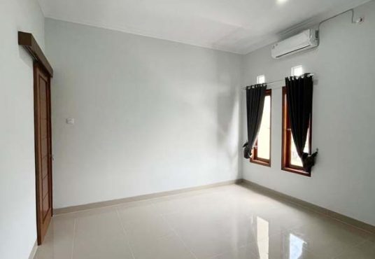 Rumah 2 lantai Semi Furnished Tanah Luas Tamanmartani dekat Prambanan