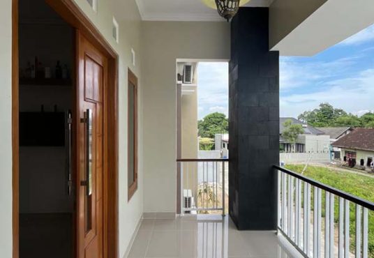 Rumah 2 lantai Semi Furnished Tanah Luas Tamanmartani dekat Prambanan