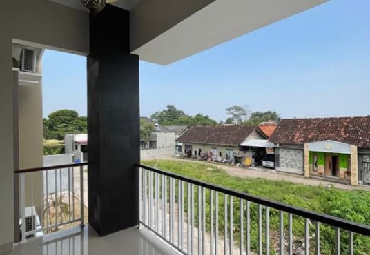Rumah 2 lantai Semi Furnished Tanah Luas Tamanmartani dekat Prambanan