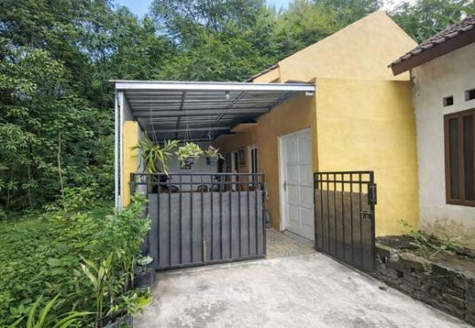 Rumah Asri Tegaltirto Berbah dekat Lava Bantal