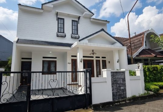 Hunian Modern Klasik 2 Lantai Fasade Mewah Siap Huni di Perumahan Griya Perwita Wisata dekat UII