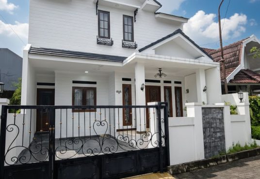 Hunian Modern Klasik 2 Lantai Fasade Mewah Siap Huni di Perumahan Griya Perwita Wisata dekat UII