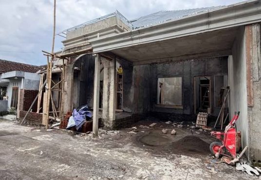 Rumah Mewah Desain Klasik Mediteran Modern Utara Jogja Bay