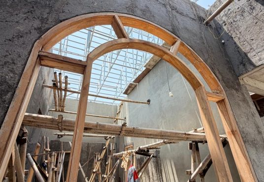 Rumah Mewah Desain Klasik Mediteran Modern Utara Jogja Bay