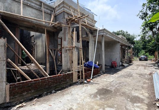 Rumah Mewah Desain Klasik Mediteran Modern Utara Jogja Bay