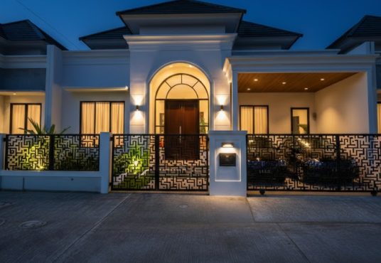 Rumah Mewah Desain Klasik Mediteran Modern Utara Jogja Bay