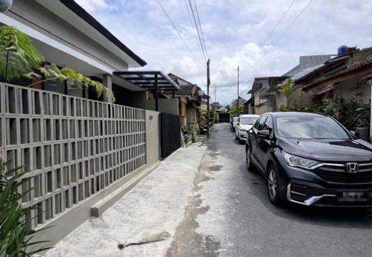 Rumah Baru Industrial Modern di dalam perumahan eksklusif Jakal km 14 dekat Kampus UII