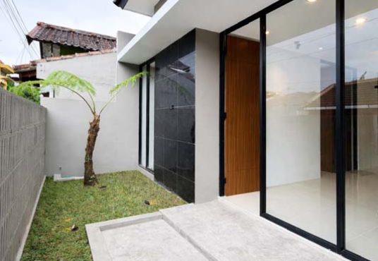 Rumah Baru Industrial Modern di dalam perumahan eksklusif Jakal km 14 dekat Kampus UII