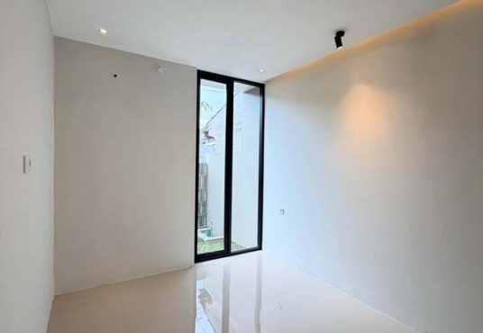 Rumah Baru Industrial Modern di dalam perumahan eksklusif Jakal km 14 dekat Kampus UII