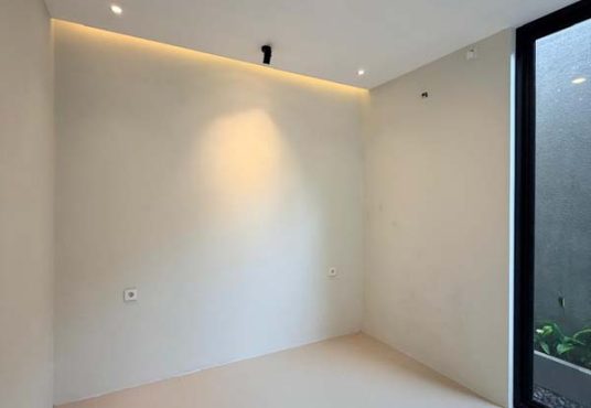 Rumah Baru Industrial Modern di dalam perumahan eksklusif Jakal km 14 dekat Kampus UII