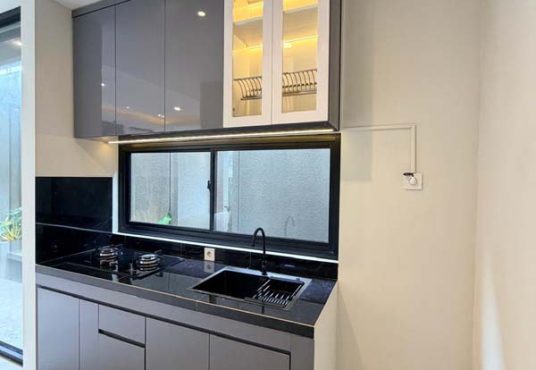 Rumah Baru Industrial Modern di dalam perumahan eksklusif Jakal km 14 dekat Kampus UII