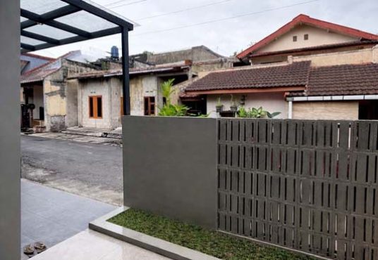 Rumah Baru Industrial Modern di dalam perumahan eksklusif Jakal km 14 dekat Kampus UII