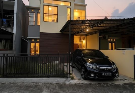 Rumah 2 lantai minimalis Jl. Damai Jakal km 8 dekat UGM