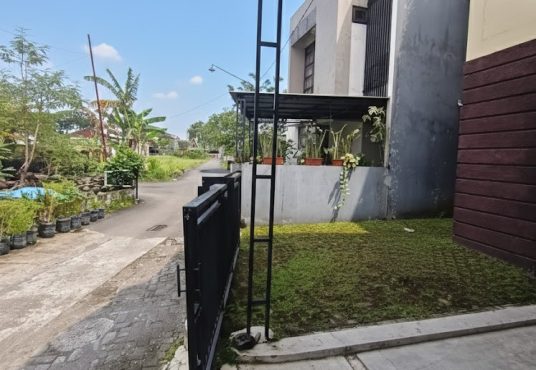 Rumah 2 lantai minimalis Jl. Damai Jakal km 8 dekat UGM