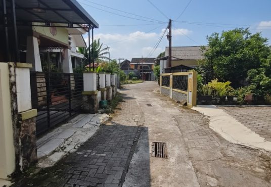 Rumah 2 lantai minimalis Jl. Damai Jakal km 8 dekat UGM