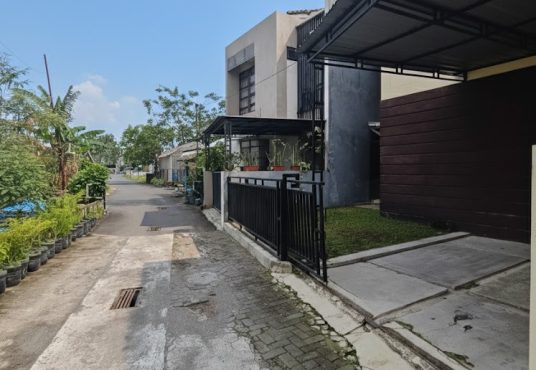 Rumah 2 lantai minimalis Jl. Damai Jakal km 8 dekat UGM