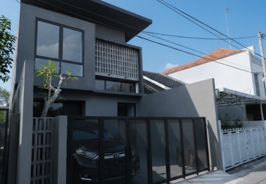 Rumah Mewah 2 Lantai Full Furnished Dekat UGM