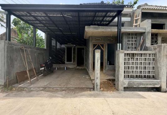 Rumah Limasan Modern Lingkungan Cluster Utara Pasar Godean