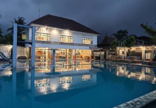 Rumah Luas dengan Kolam Renang Umum Cocok untuk Villa Hunian & Investasi Liburan