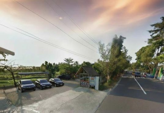 Rumah Luas dengan Kolam Renang Umum Cocok untuk Villa Hunian & Investasi Liburan