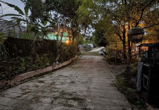 Rumah Luas dengan Kolam Renang Umum Cocok untuk Villa Hunian & Investasi Liburan